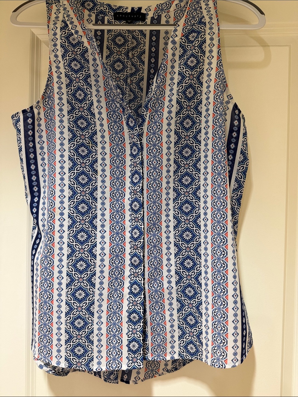 Sleeveless V-Neck Printed Tank Top - Blue/White - with hidden buttons, sz L